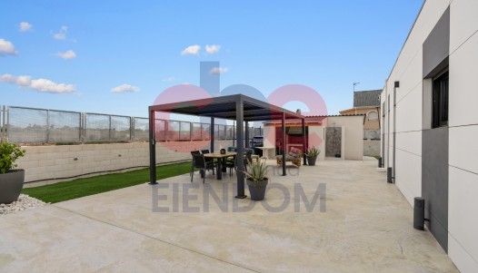 Resale - Villa - San Vicente del Raspeig