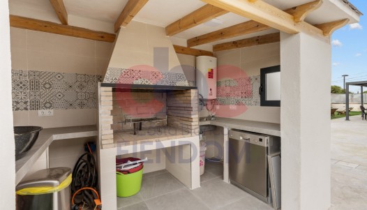 Resale - Villa - San Vicente del Raspeig