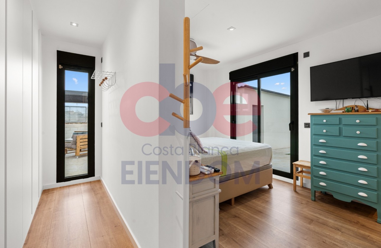 Resale - Villa - San Vicente del Raspeig