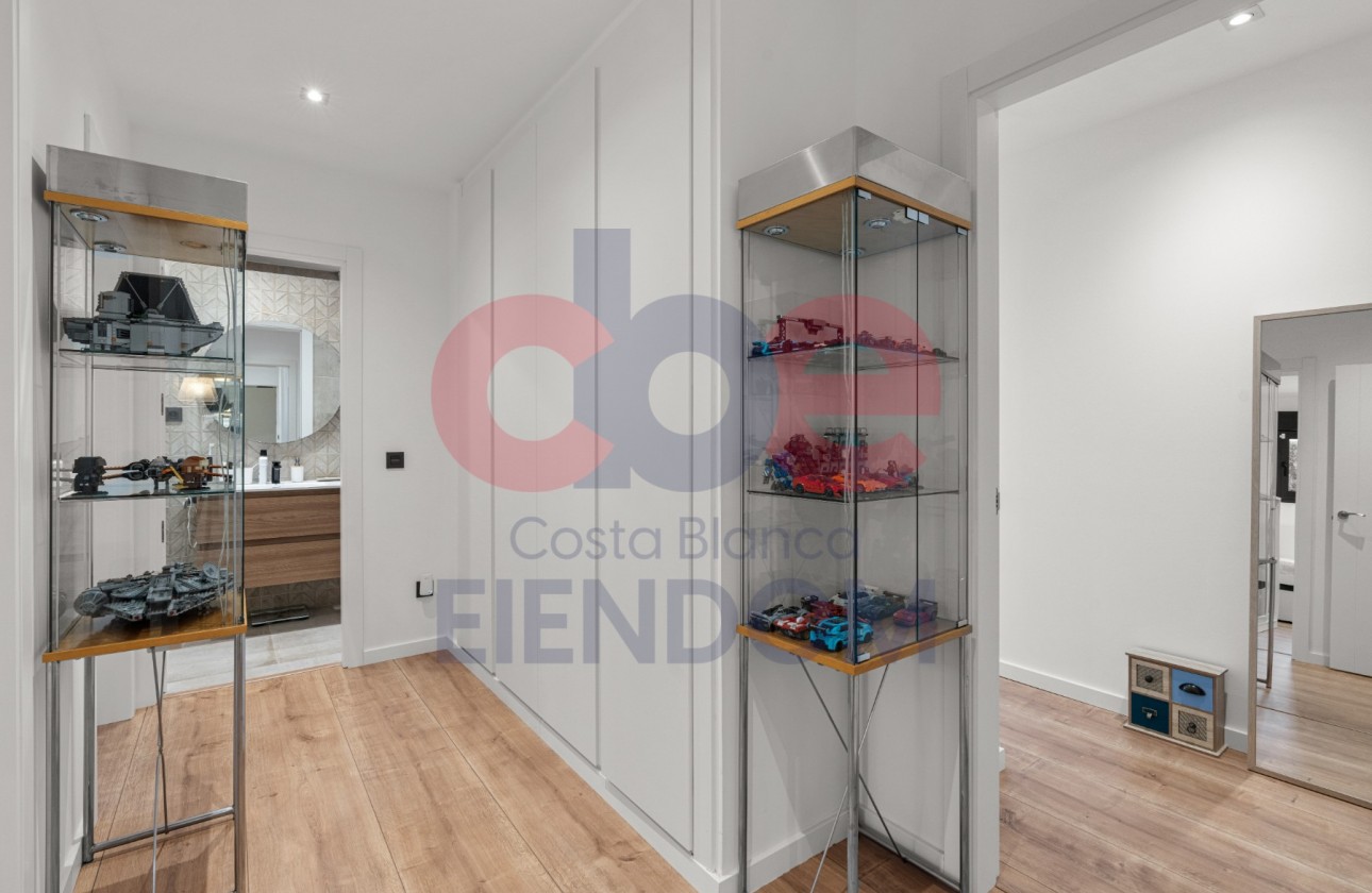 Resale - Villa - San Vicente del Raspeig