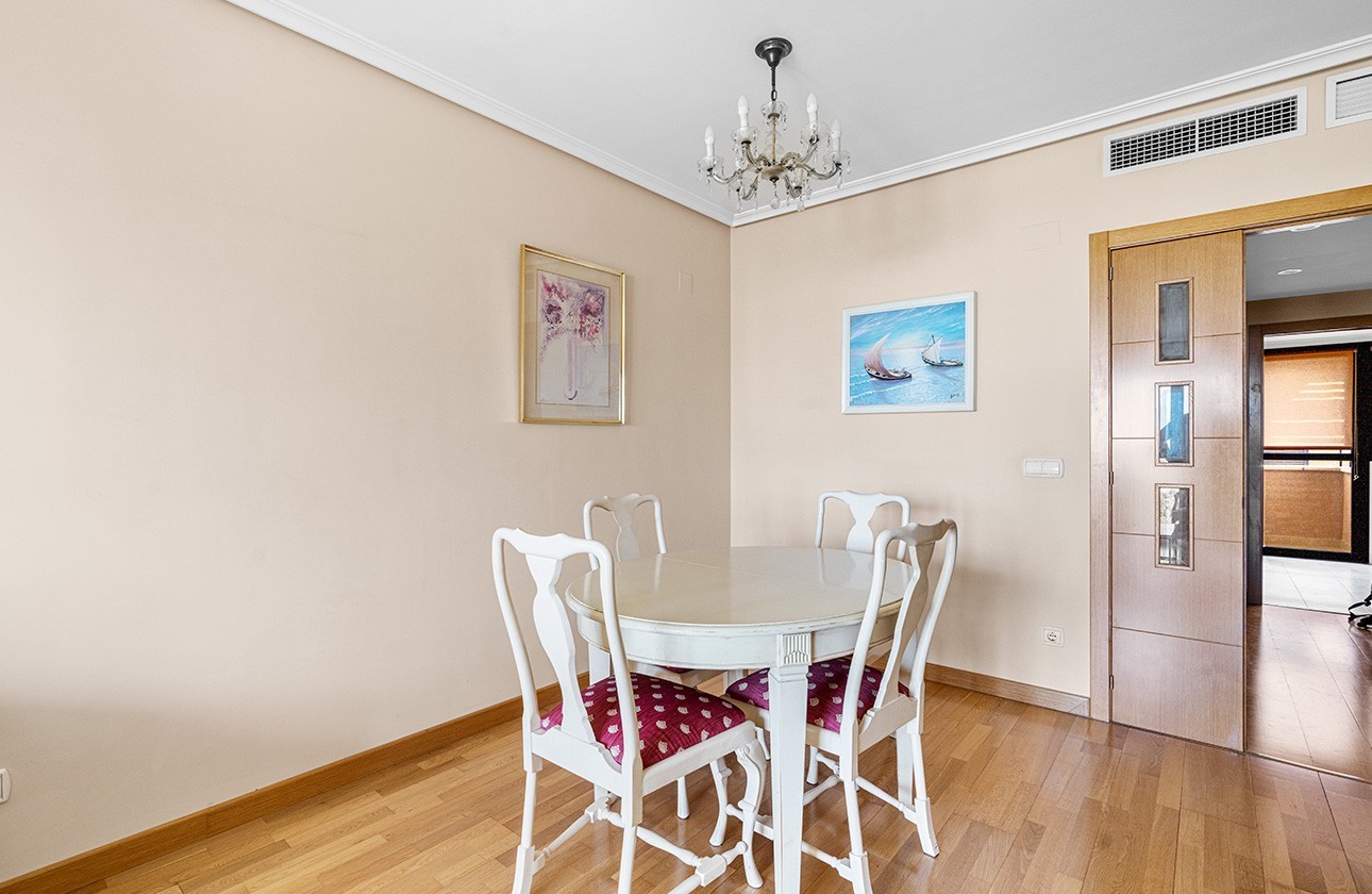 Location longue durée - Apartment - Alicante - Benalúa