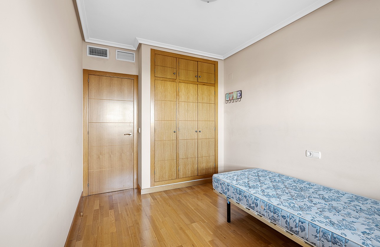 Location longue durée - Apartment - Alicante - Benalúa