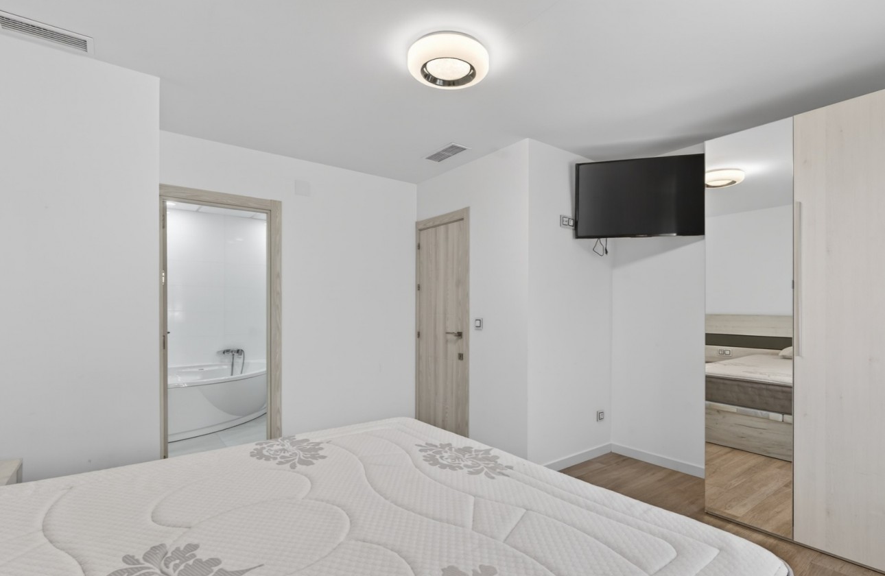 Resale - Villa - Alicante - Rebolledo