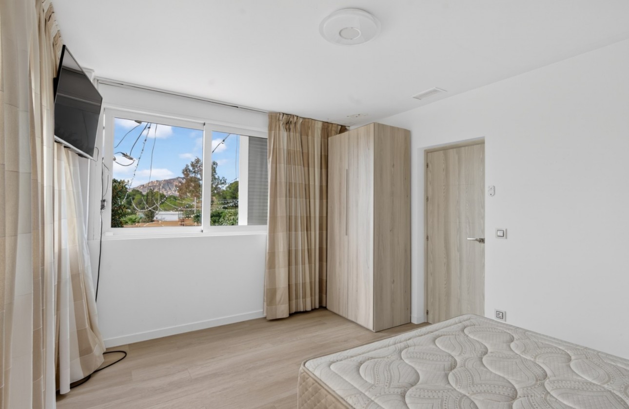 Resale - Villa - Alicante - Rebolledo