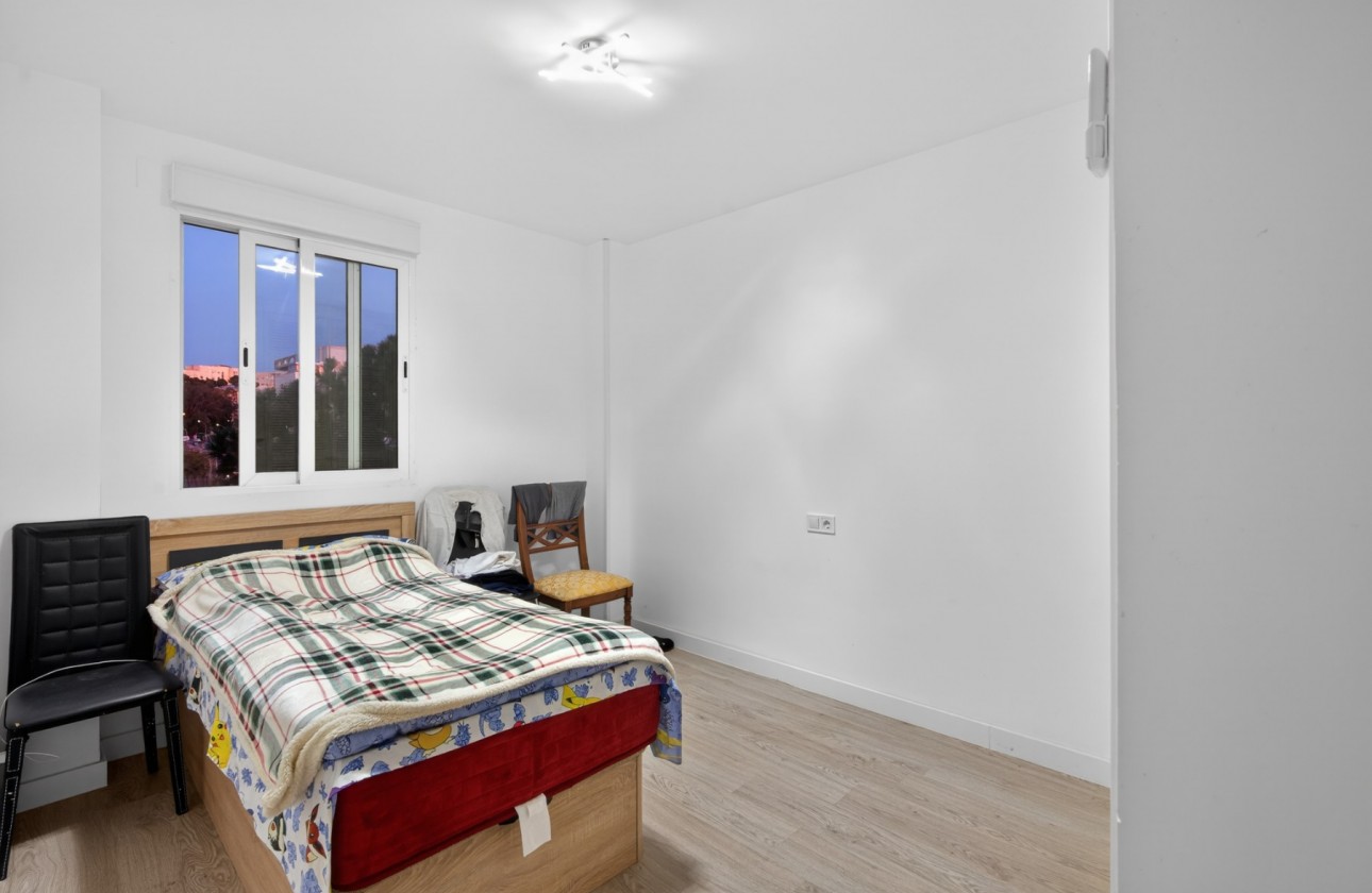 Resale - Apartment - Alicante