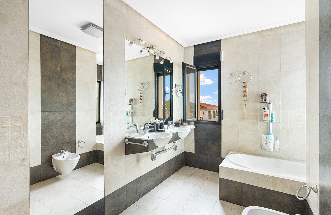 Resale - Villa - Alicante - Rebolledo