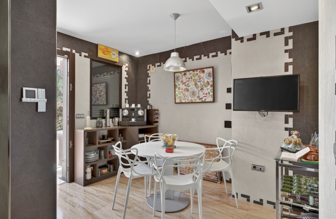 Resale - Villa - Santa Pola