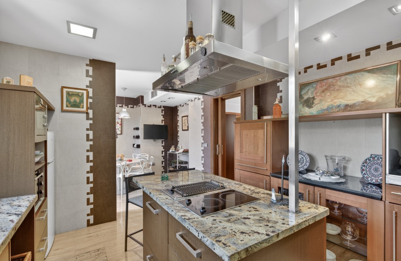 Resale - Villa - Santa Pola