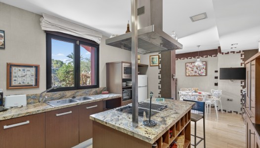 Resale - Villa - Santa Pola