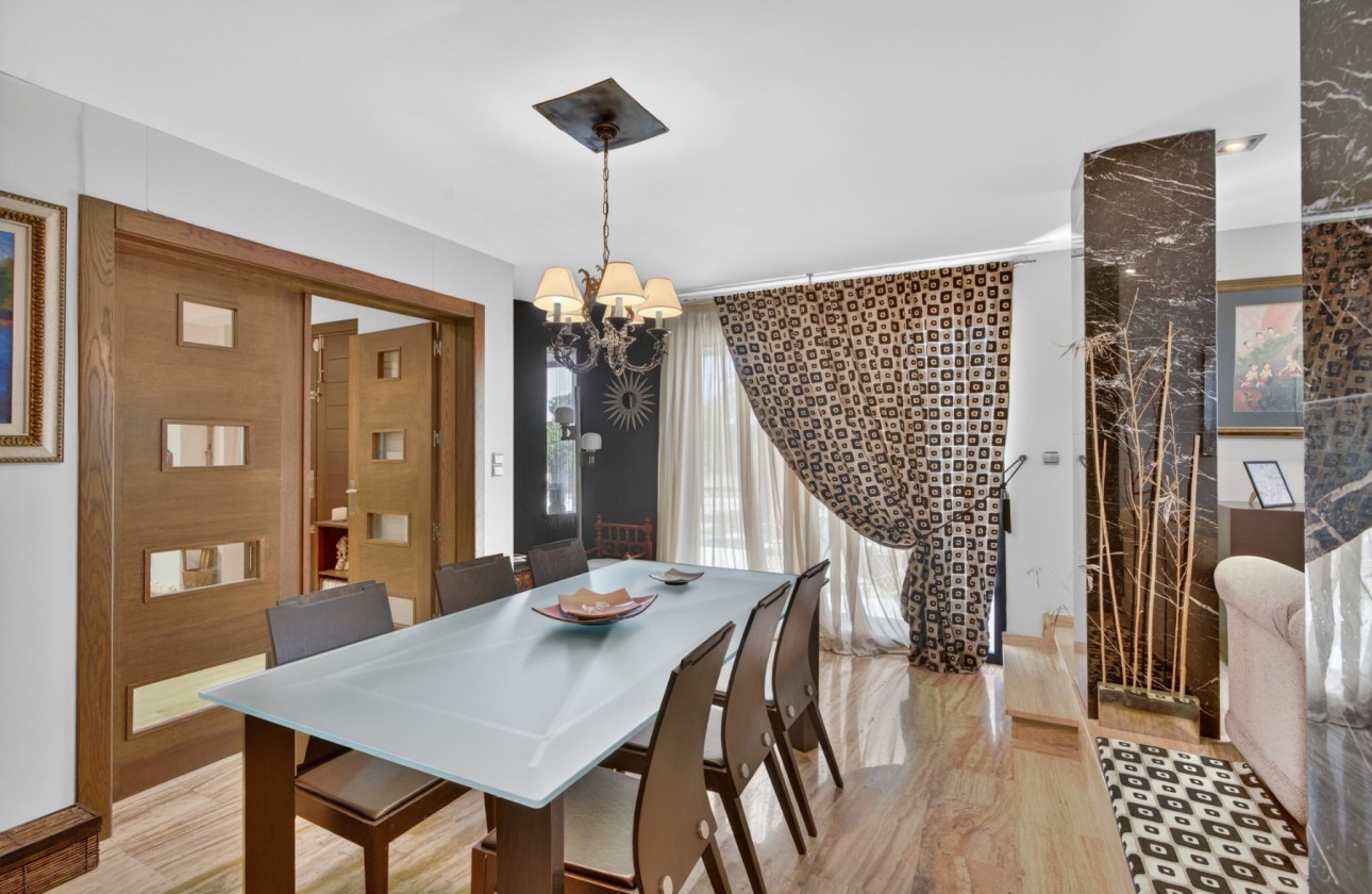 Resale - Villa - Santa Pola