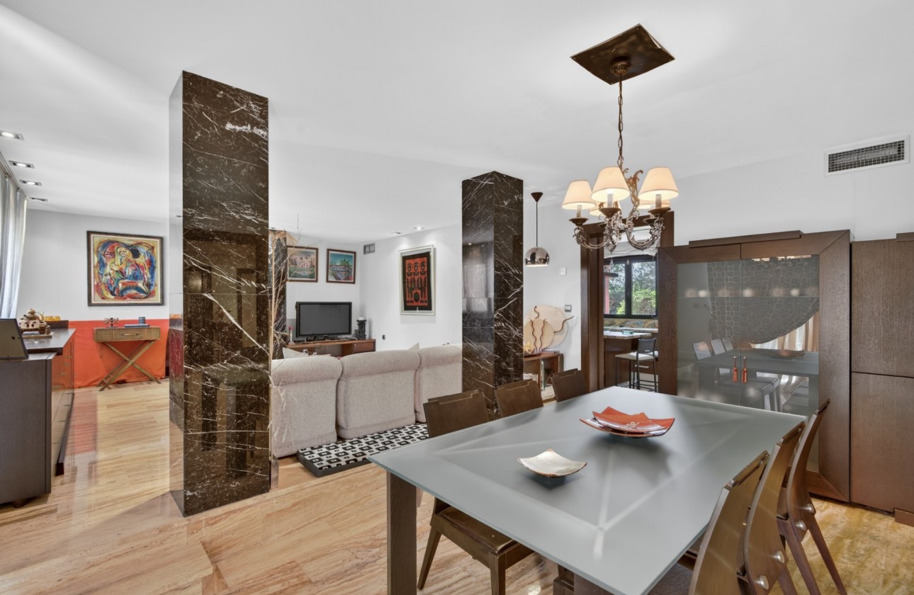 Resale - Villa - Santa Pola