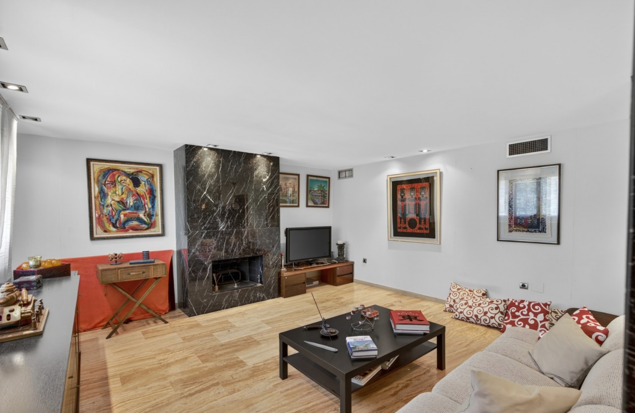 Resale - Villa - Santa Pola