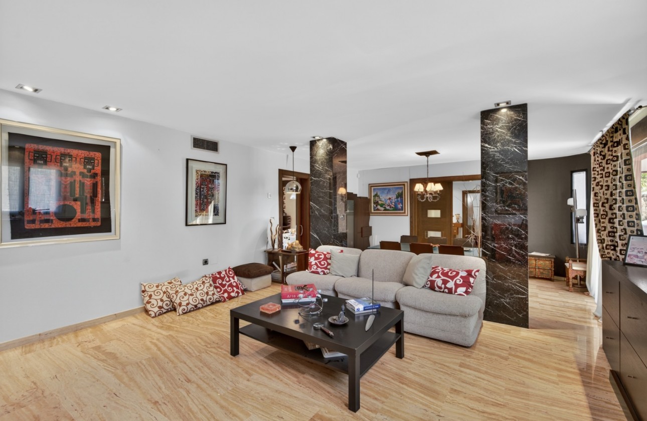 Resale - Villa - Santa Pola