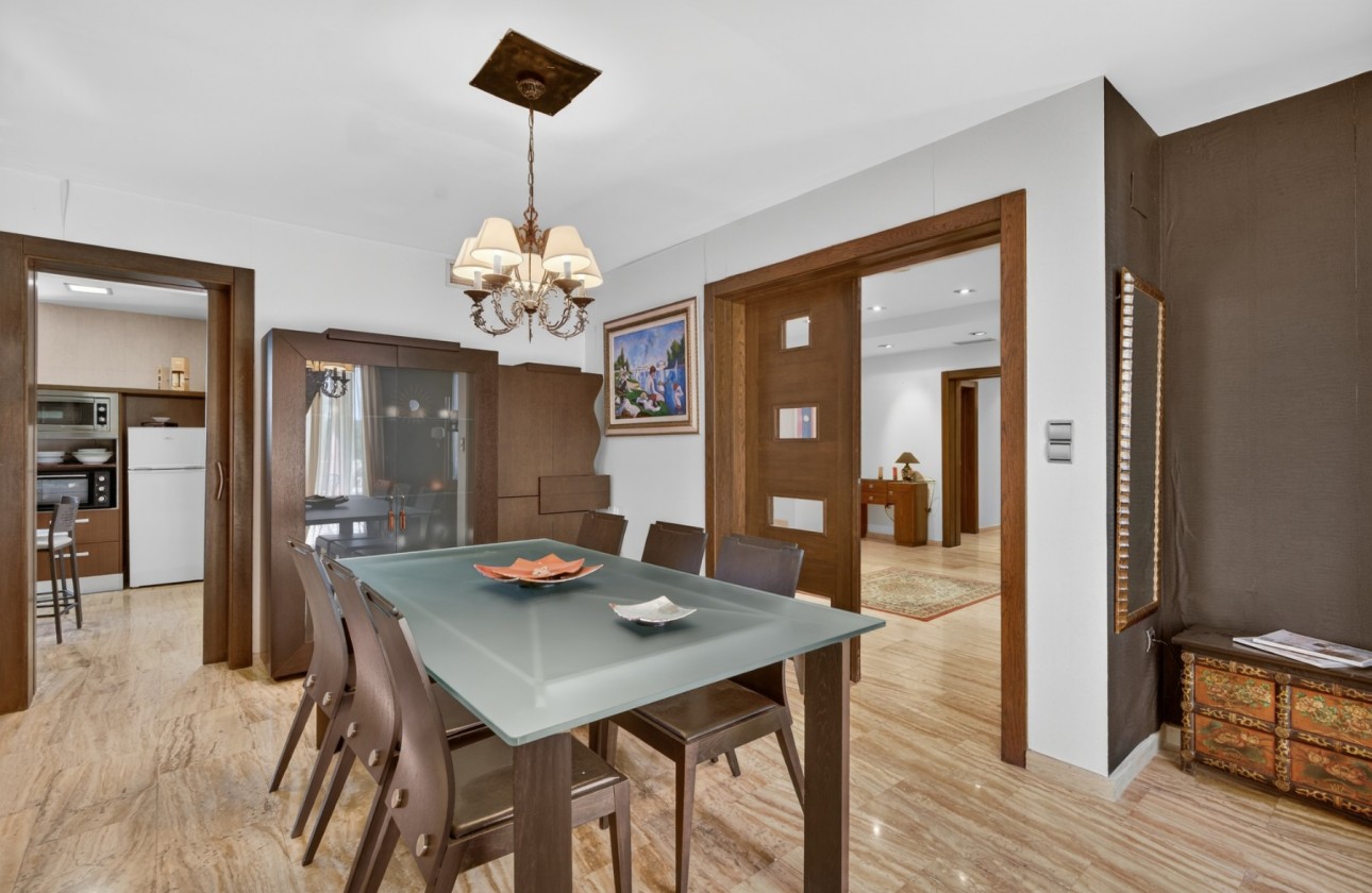 Resale - Villa - Santa Pola