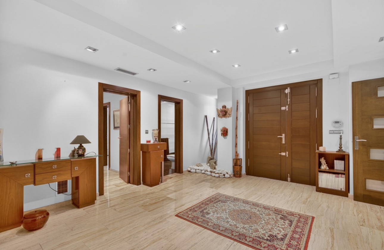 Resale - Villa - Santa Pola