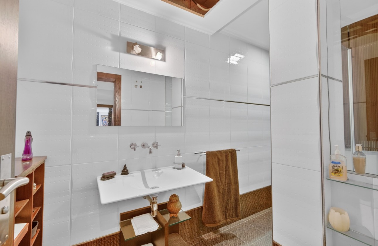 Resale - Villa - Santa Pola