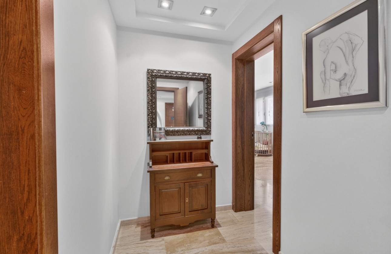 Resale - Villa - Santa Pola