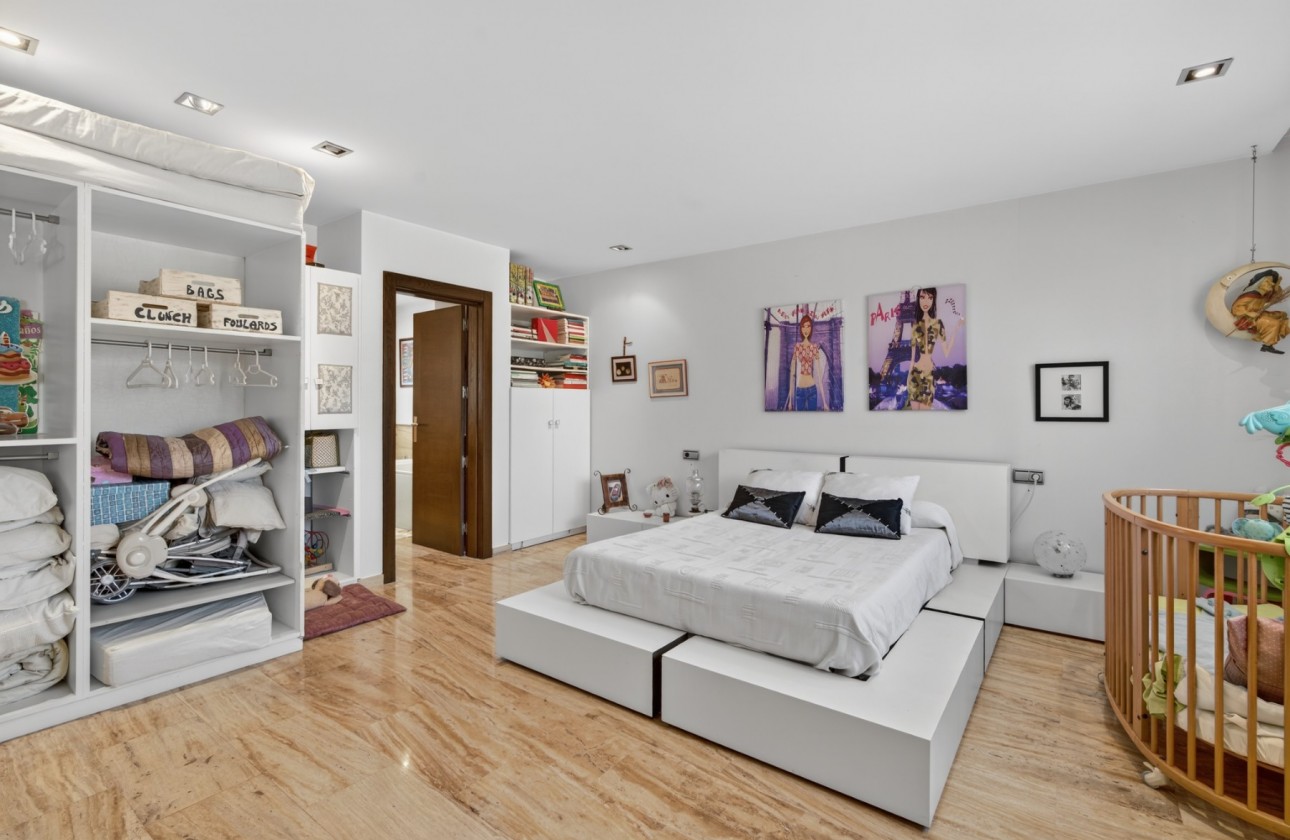 Resale - Villa - Santa Pola