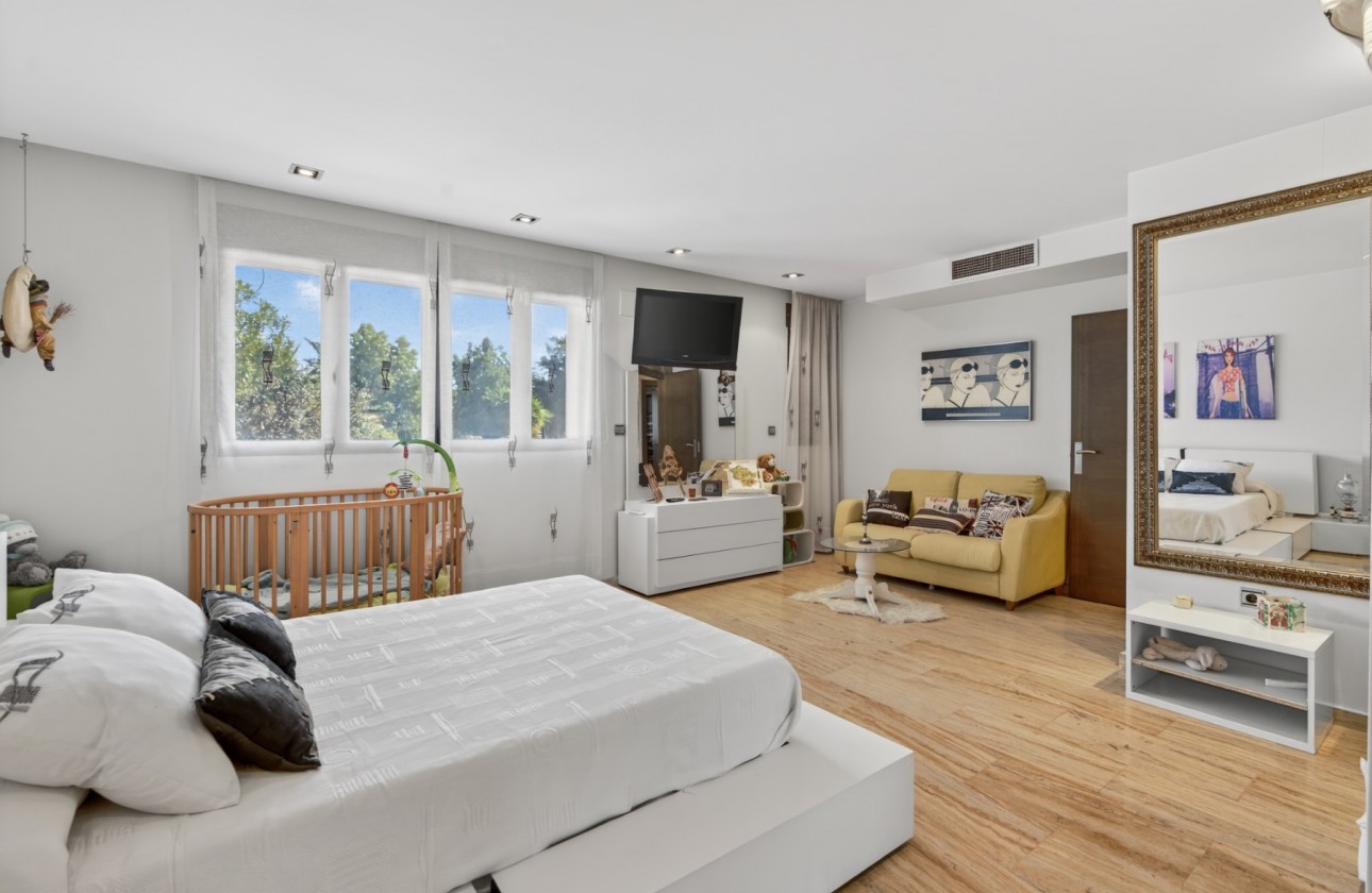 Resale - Villa - Santa Pola