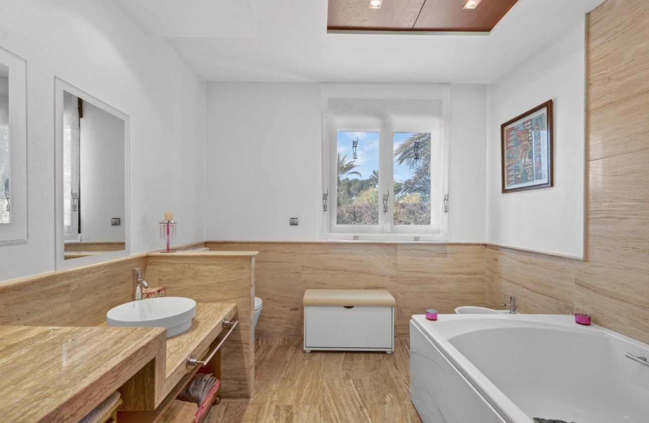 Resale - Villa - Santa Pola