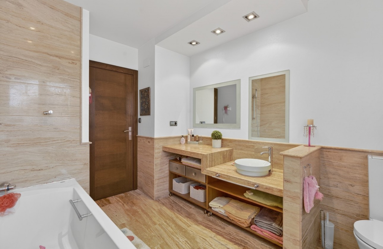 Resale - Villa - Santa Pola