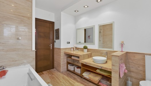 Resale - Villa - Santa Pola