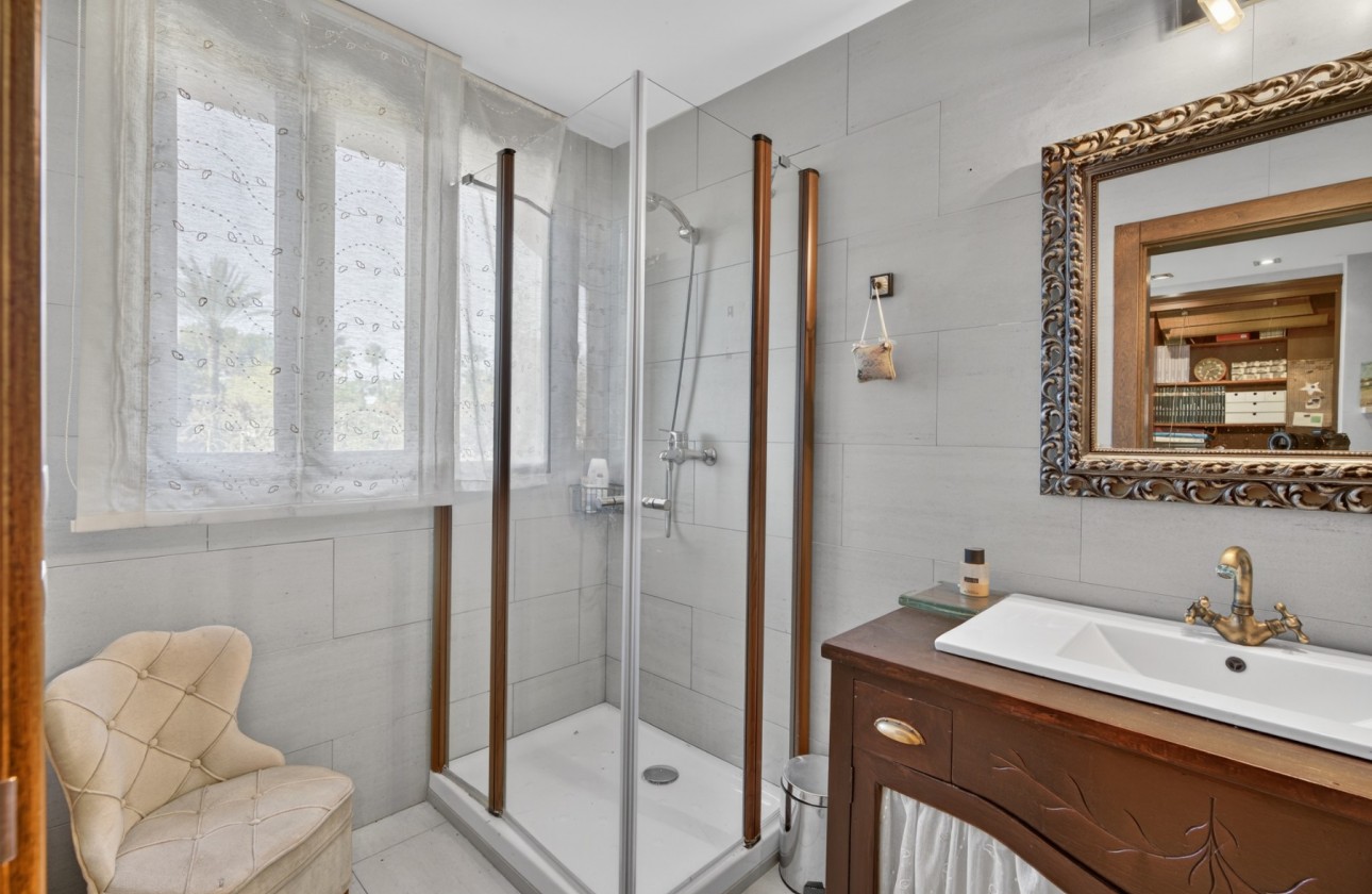 Resale - Villa - Santa Pola