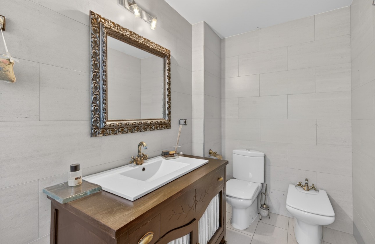 Resale - Villa - Santa Pola