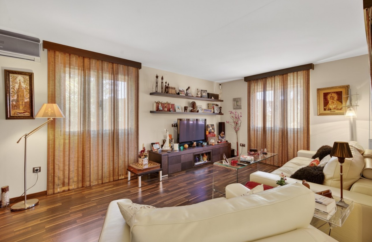 Resale - Villa - Santa Pola