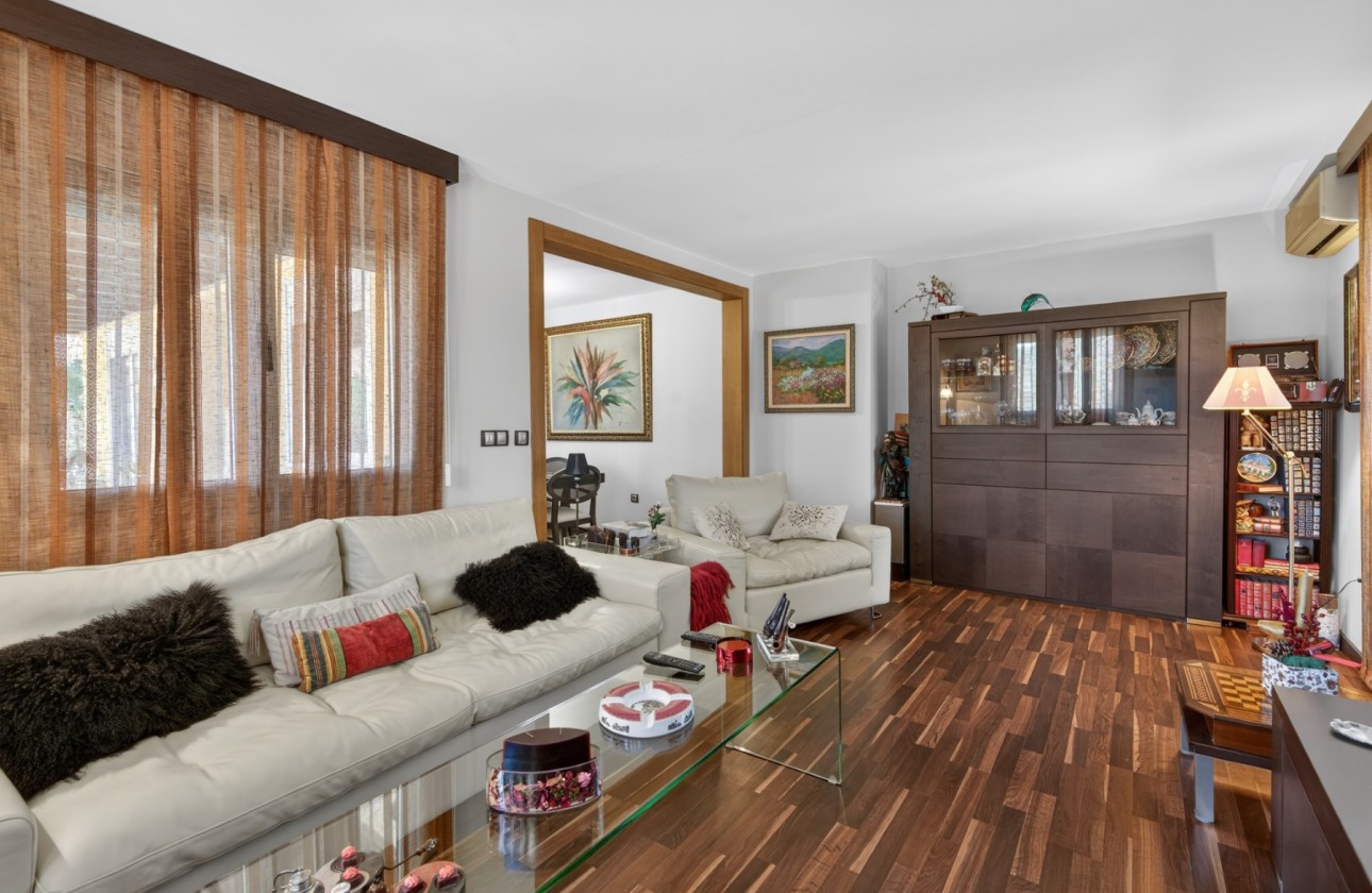 Resale - Villa - Santa Pola