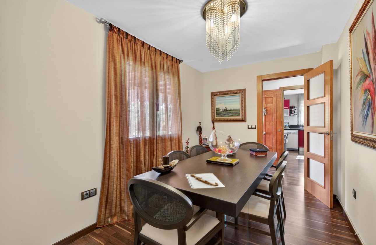 Resale - Villa - Santa Pola