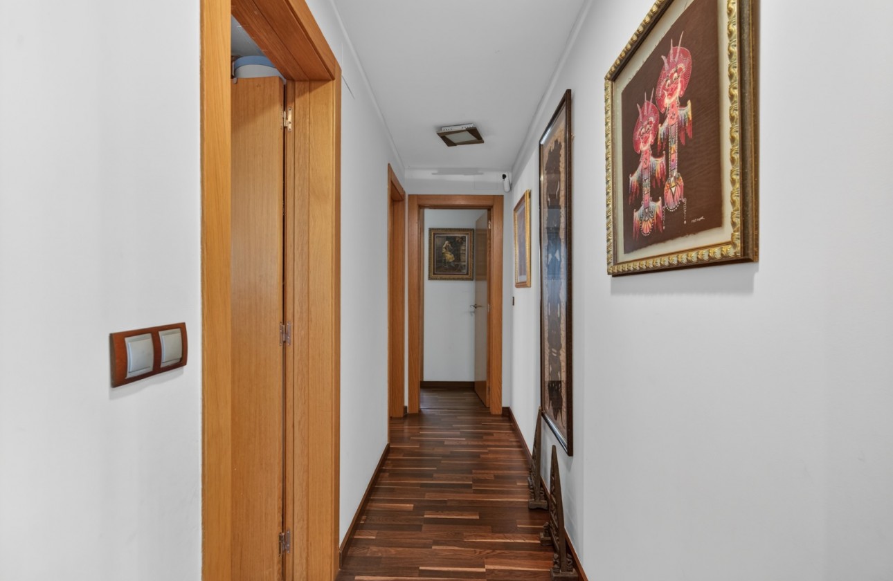 Resale - Villa - Santa Pola