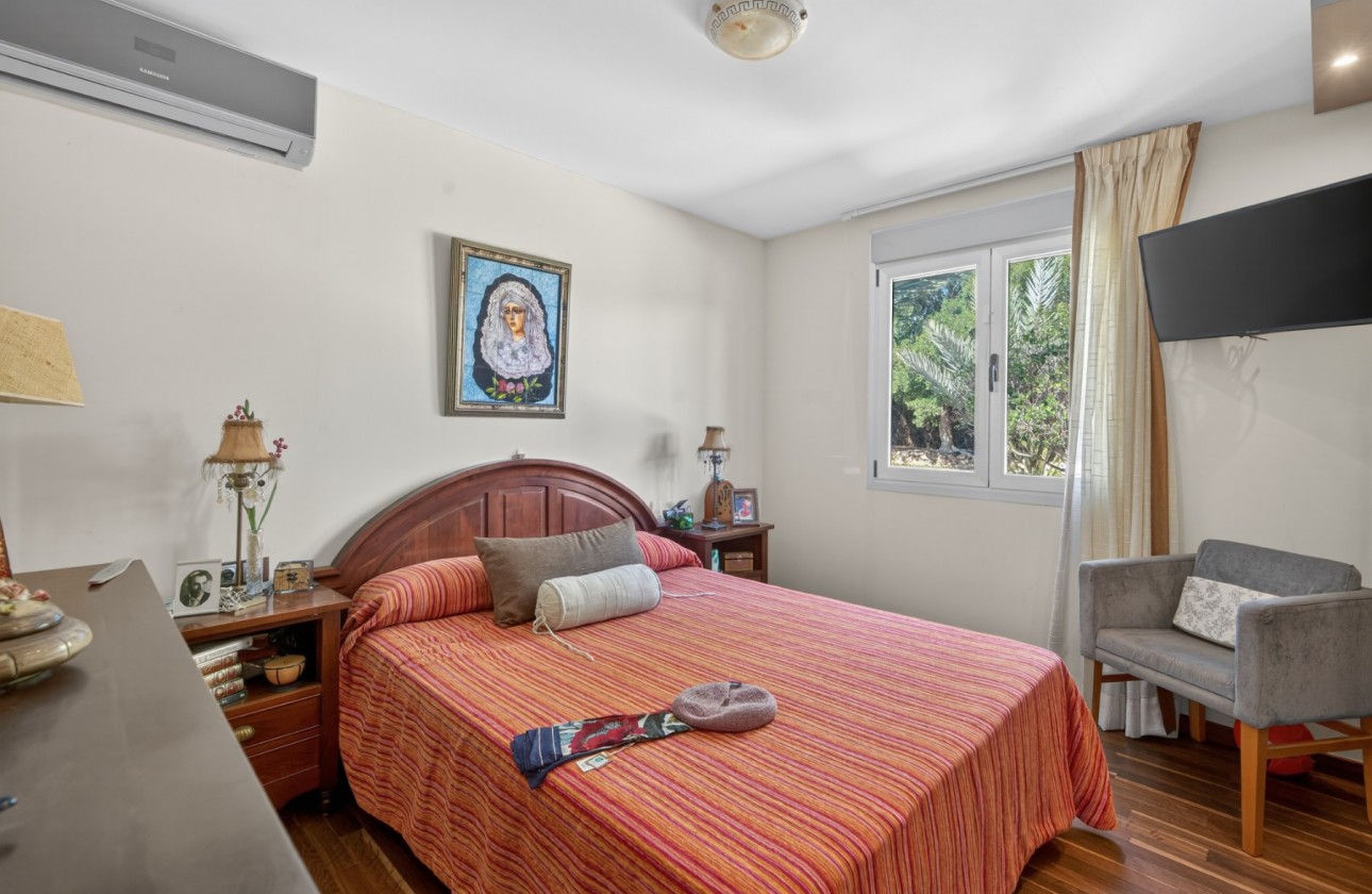 Resale - Villa - Santa Pola