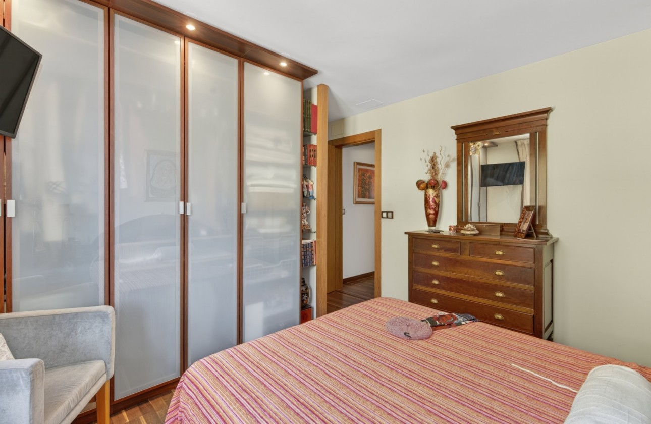 Resale - Villa - Santa Pola