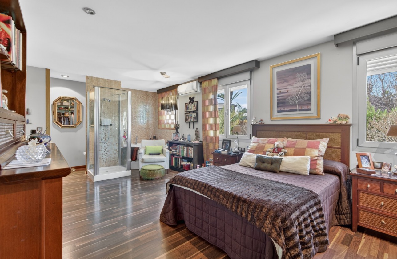 Resale - Villa - Santa Pola