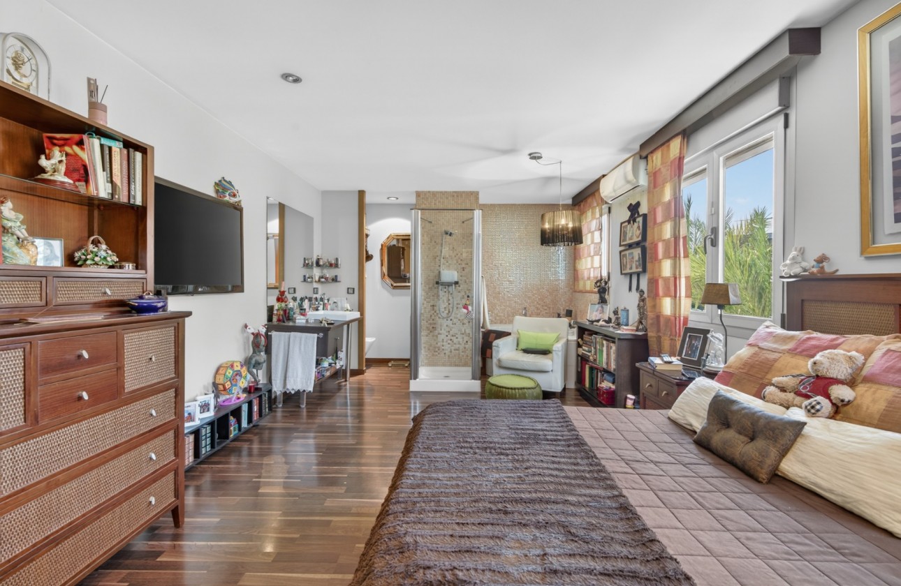 Resale - Villa - Santa Pola