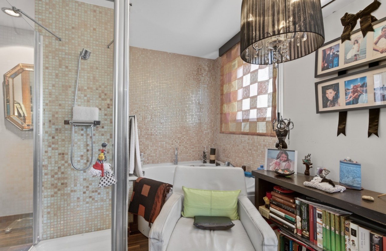 Resale - Villa - Santa Pola