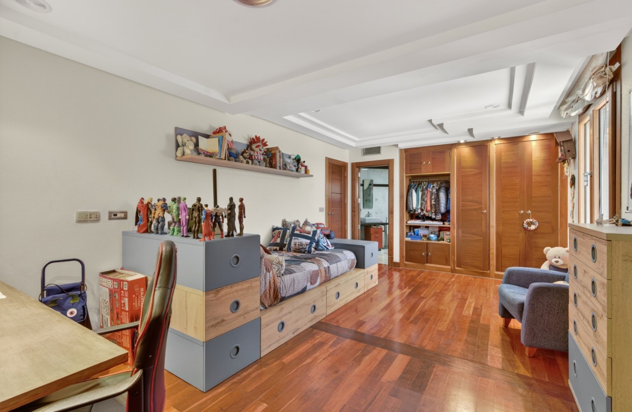 Rynek wtórny -  - Elche