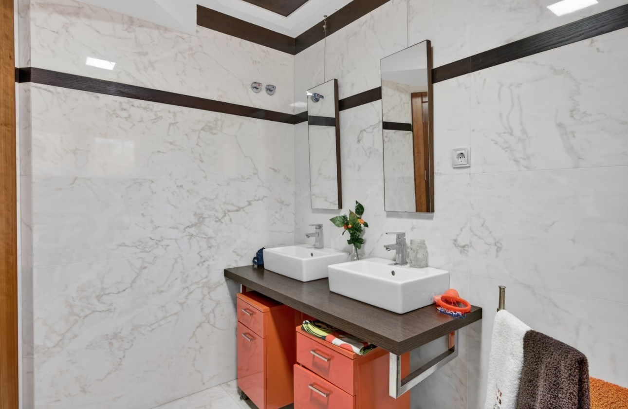 Rynek wtórny -  - Elche