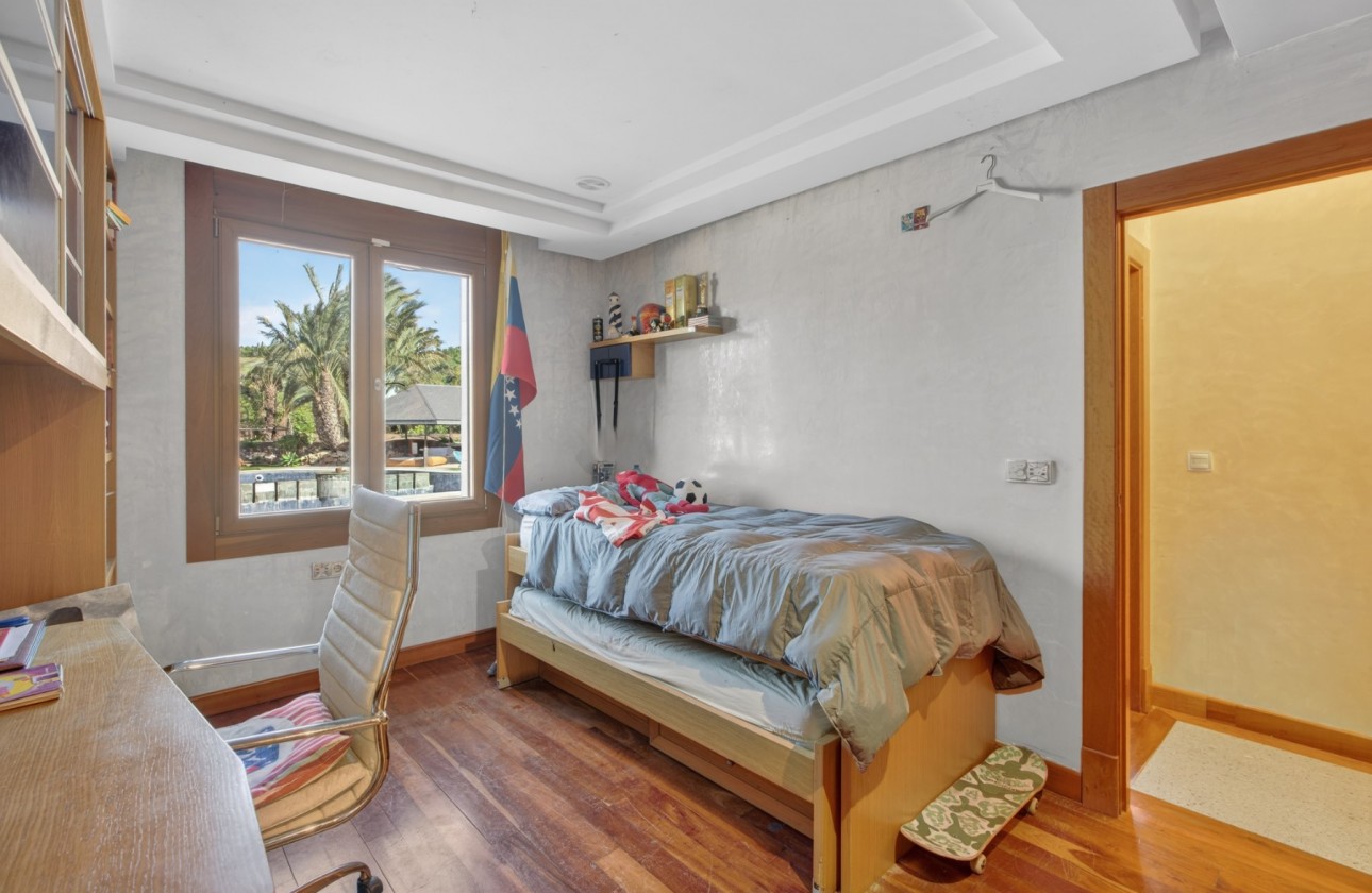 Rynek wtórny -  - Elche