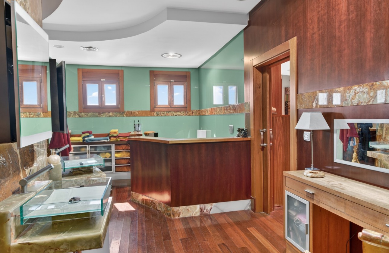 Rynek wtórny -  - Elche