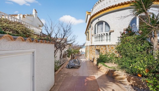 Resale - Villa - Gran Alacant