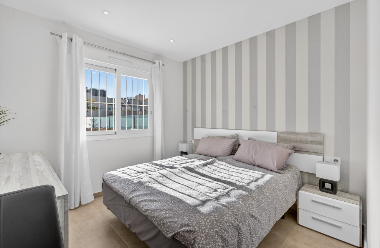 Resale - Ground Floor  - Torrevieja - Aguas Nuevas 