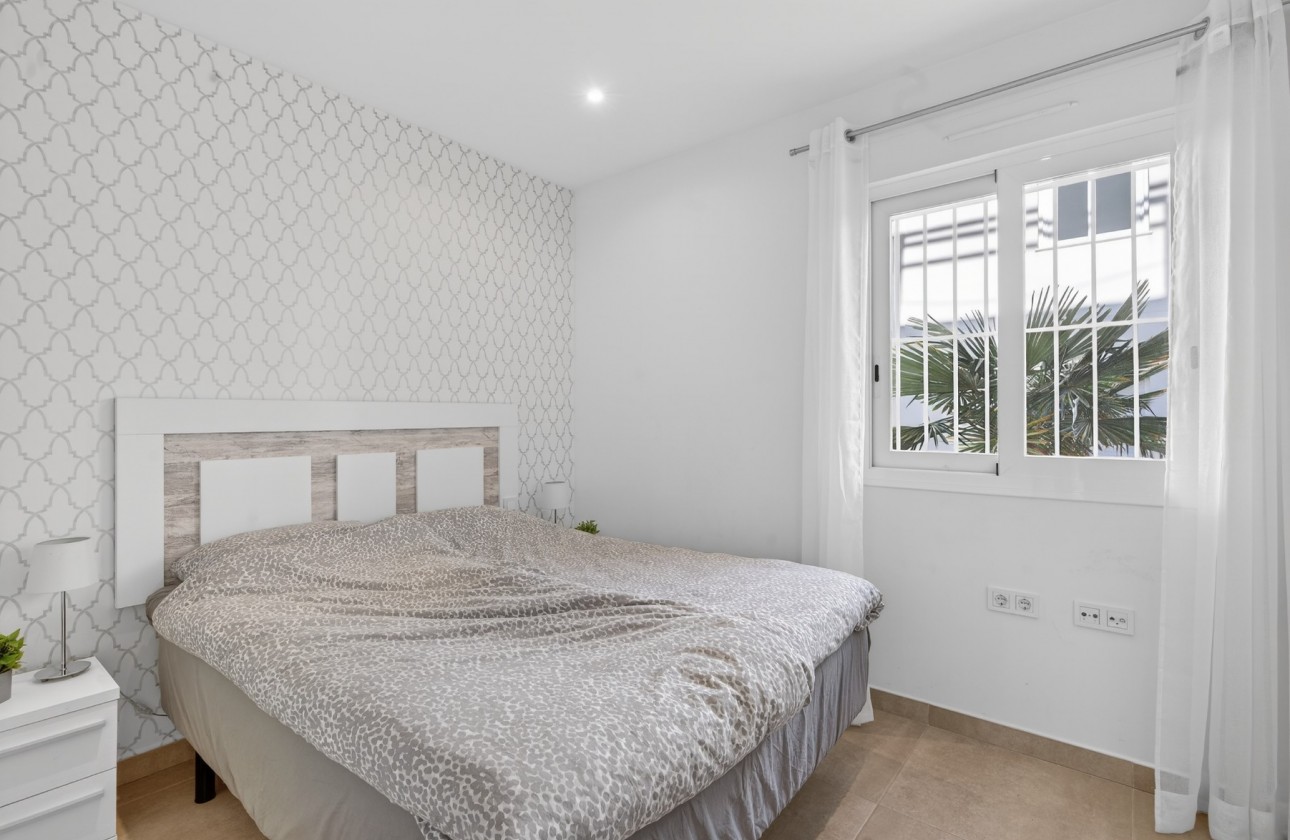 Resale - Ground Floor  - Torrevieja - Aguas Nuevas 