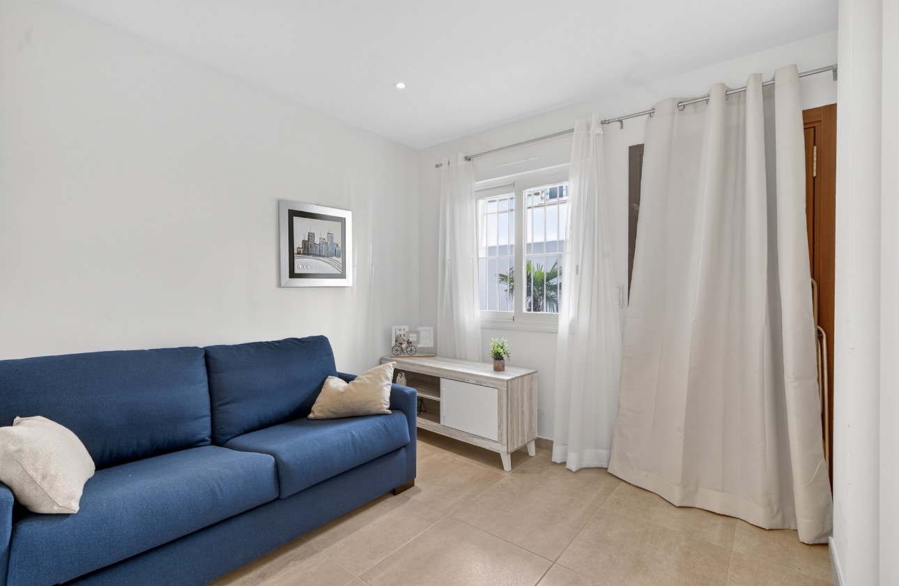 Resale - Ground Floor  - Torrevieja - Aguas Nuevas 