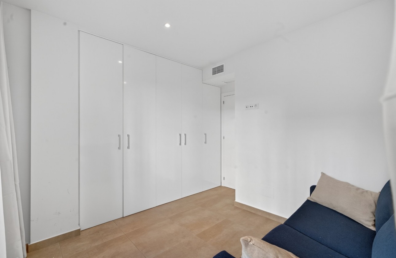 Resale - Ground Floor  - Torrevieja - Aguas Nuevas 