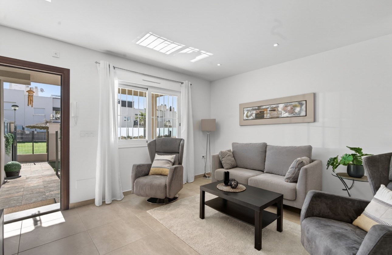 Resale - Ground Floor  - Torrevieja - Aguas Nuevas 