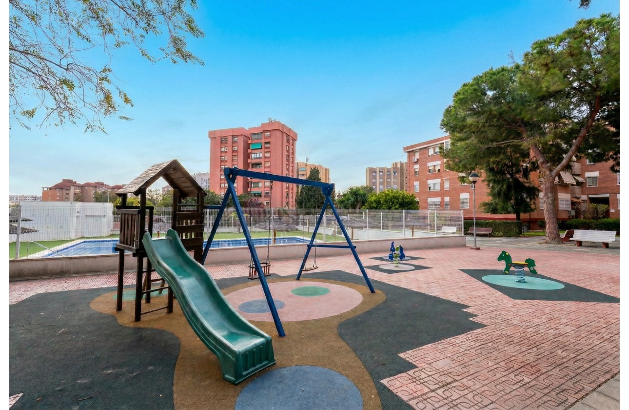 Resale - Apartment - Alicante