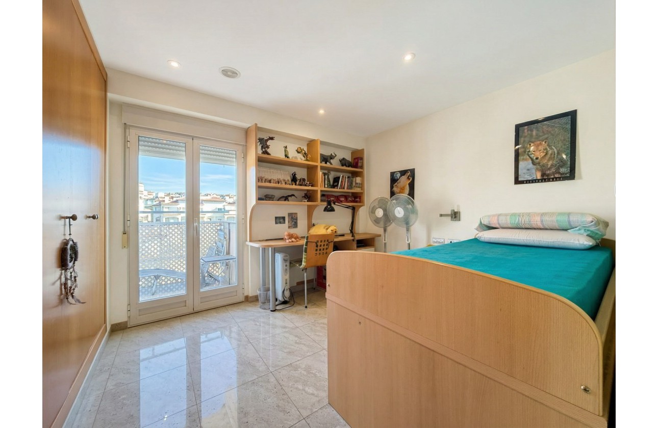 Resale - Apartment - Santa Pola