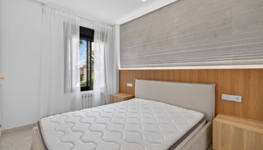Resale - Apartment - Orihuela Costa - Campoamor
